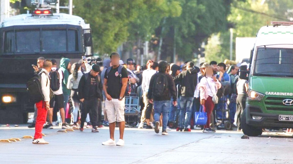 Ambulantes de Meiggs arrojaron aceite hirviendo a inspectores municipales: Dos funcionarios resultaron con quemaduras