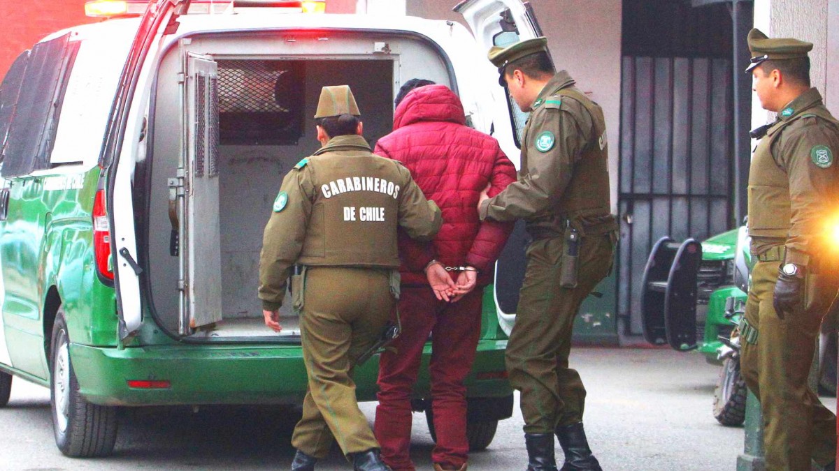 Detienen a hombre por crimen en Estación Central: Víctima recibió dos disparos en la cabeza en plena vía pública