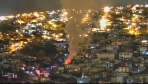 Incendio afecta a cerro El Litre en Valparaíso: Advierten peligro de propagación del fuego