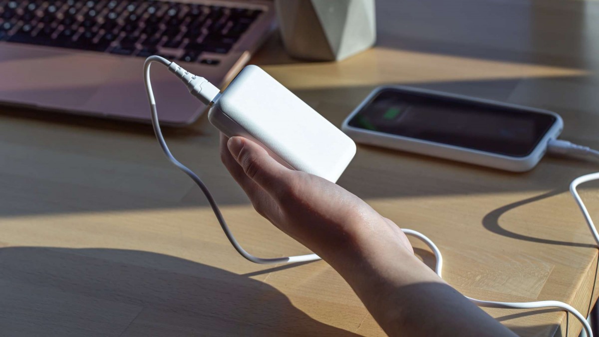 Sernac emite alerta por batería externa y cargador inalámbrico ante 'riesgo grave de incendio': ¿Cómo solicitar el reembolso?