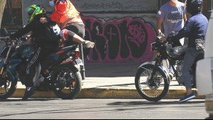 Radiografía a los motochorros: Revelan las comunas de la RM donde más atacan y sus horarios preferidos