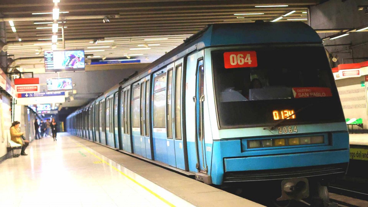 Metro cierra estación de Línea 3 por emanación de gas