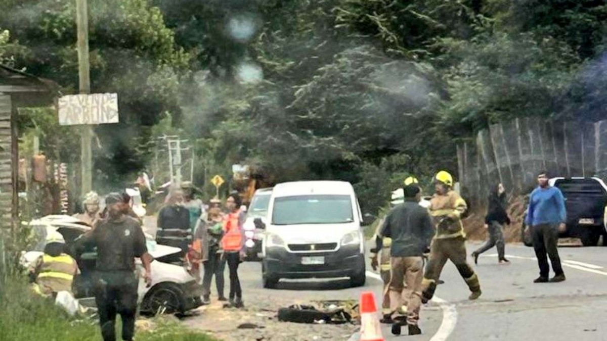 Colisión entre dos vehículos y un camión deja tres fallecidos y un herido grave en Concepción