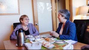 'Es un orgullo dialogar con una mujer que ha marcado la historia de nuestro país': La cita que sostuvieron Jara y Bachelet