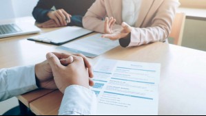 Funcionario francés es acusado de drogar a más de 200 mujeres para que se orinaran durante entrevistas: Llevaba un registro