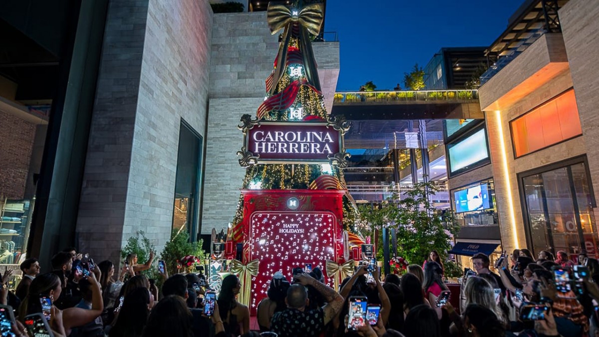 Carolina Herrera encendió su árbol de Navidad y dio inicio a 'Herrera Holidays' en CasaCostanera