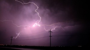 'Borde de ataque de baja segregada': Mantienen vigente aviso por tormentas eléctricas para seis regiones este fin de semana