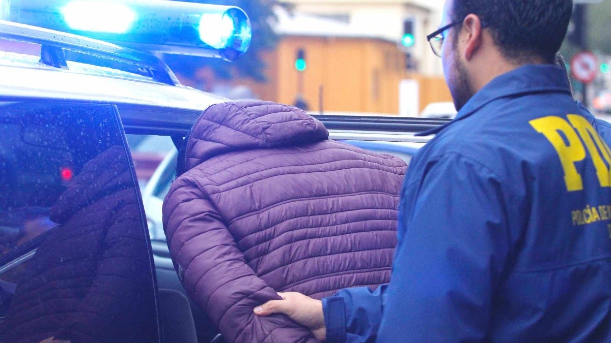 Estuvo siete años prófugo: Extraditan a chileno que era buscado por el 'homicidio calificado' de una joven en Calama