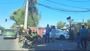 Vehículo impacta con frontis de una casa tras colisionar con bus RED en La Florida