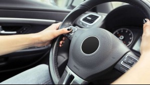 'Se convierten en una peligrosa metralla': Sernac emite alerta por vehículos vendidos en Chile con problemas en su airbag