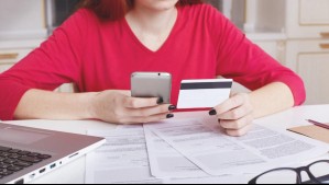 Robo millonario: Mujer le fue vaciando de a poco la cuenta bancaria a su compañera de trabajo sin que se diera cuenta