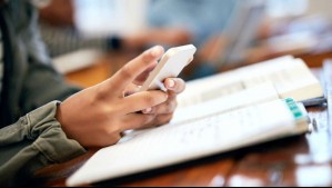 Ley que prohíbe uso de celulares en colegios: ¿Cómo se aplicará la medida y cuáles son sus excepciones?