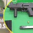 Diversas repercusiones generó en redes sociales la detención de una mujer que utilizó un arma para defenderse de un robo del que fue víctima. La pistola correspondía a una mini Uzi adaptada para disparos. ¡Detalles!