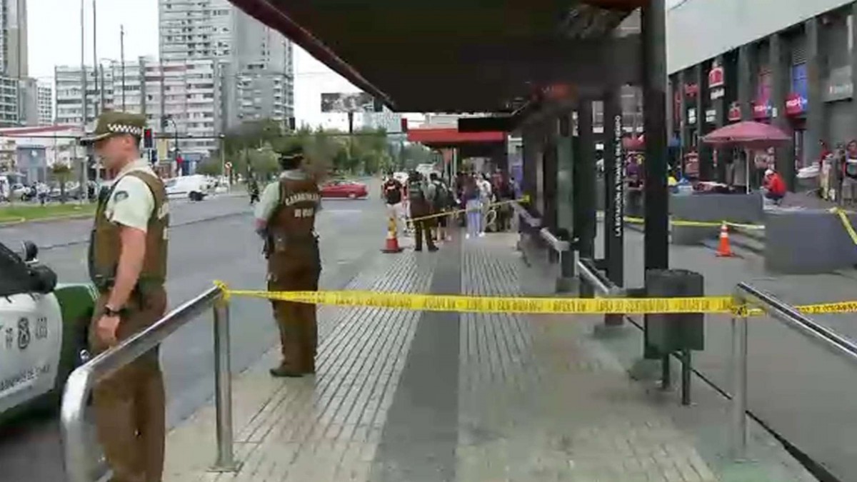 Guardia de Hospital de Santiago fue apuñalado en plena Alameda y murió: Presunto homicida fue detenido