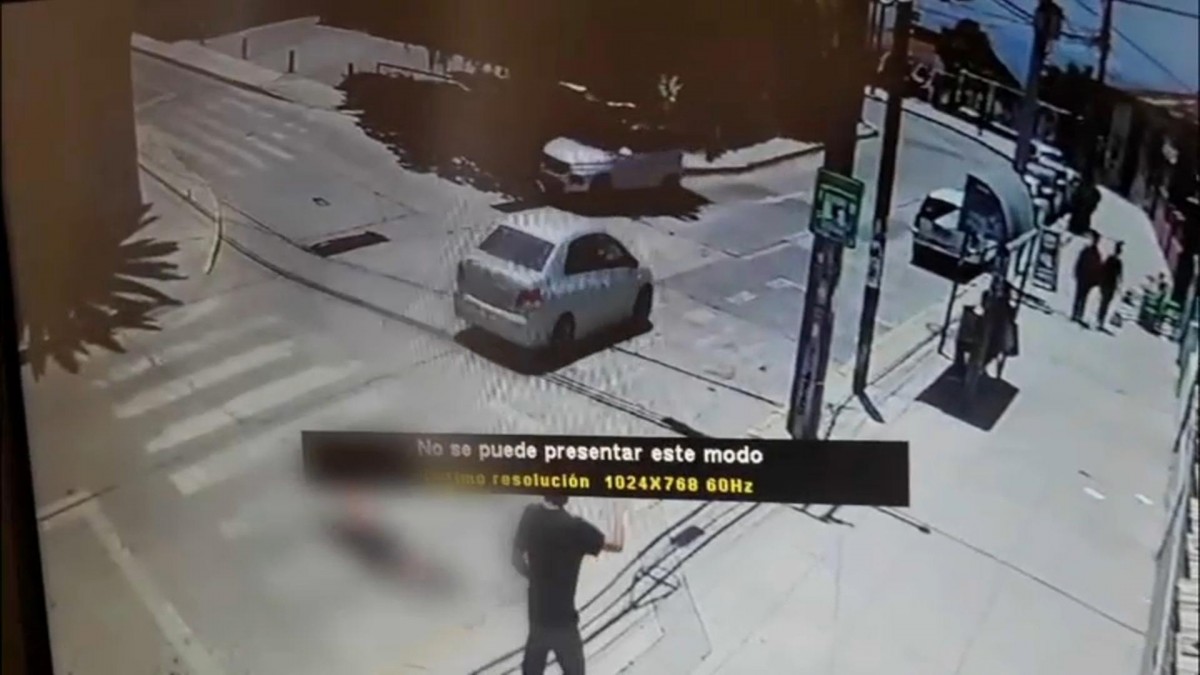 Turista fue víctima de asalto en el Cerro Alegre de Valparaíso: Video muestra que delincuentes la arrastraron por varios metros