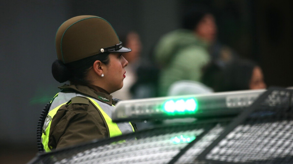 Carabinera es víctima de violento asalto en Renca: Le robaron el celular tras golpearla con un 'objeto contundente' en la cabeza