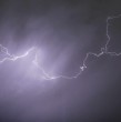 Este domingo la Dirección Meteorológica de Chile emitió un nuevo aviso de \\\'probables tormentas eléctricas\\\' para zonas de 5 regiones más, con lo cual ya son 10 los territorios del centro y sur del país que podrían verse afectados.