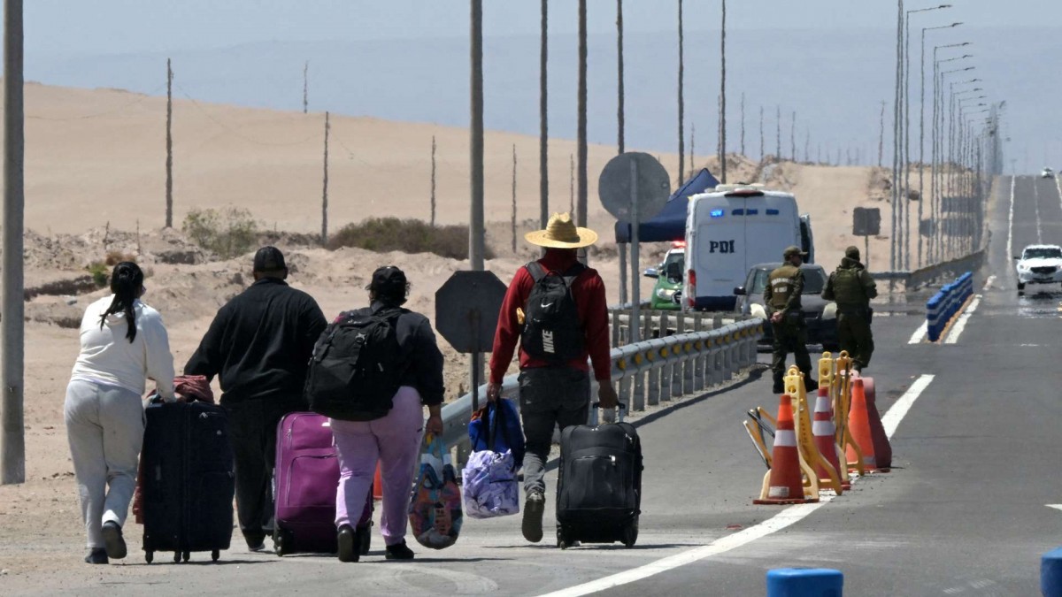 Encuesta Cadem: 82% de los encuestados dice que Chile debe poner 'mas restricciones' a la política migratoria