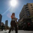 La Dirección Meteorológica de Chile (DMC) actualizó este domingo su aviso por altas temperaturas para zonas de siete regiones del centro y sur del país. ¡Revisa hasta cuánto se elevarán los termómetros en tu región!