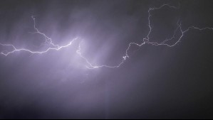 Meteorología emite 'aviso' por probables tormentas eléctricas en zonas de 10 regiones del país