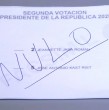 El voto nulo es aquel en el que no está clara una preferencia o se marca de manera incorrecta, con rayados y otro tipo de elementos. En cambio, el voto blanco es cuando el elector decide no marcar ninguna preferencia.