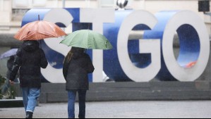 Lluvia se acerca a Santiago: Estos son los tres días con pronóstico de precipitaciones esta semana
