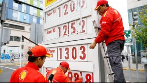 Regalo navideño: Bencinas sufren abrupta caída de precios a pocas semanas de fin de año