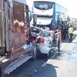 Un grave accidente de tránsito que involucró a cuatro vehículos se registró este miércoles en la Ruta 5 Sur, a altura de Pelequén, en la región de OHiggins. Actualmente, solo una pista de la carretera se encuentra habilitada.