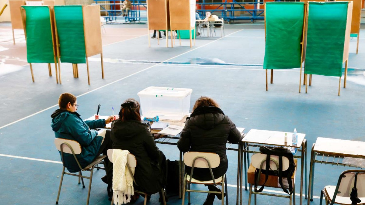 Mineduc confirma suspensión de clases en colegios que son sedes de la votación presidencial en segunda vuelta