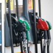 Tras la reducción del precio de los combustibles que comenzó el jueves, la bencina registró nuevos valores en Santiago este viernes. Conoce cuánto cuesta al día de hoy.
