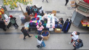 Multas por comprar a ambulantes en Providencia: ¿A cuánto se arriesgan quienes adquieren productos en el comercio ilegal?