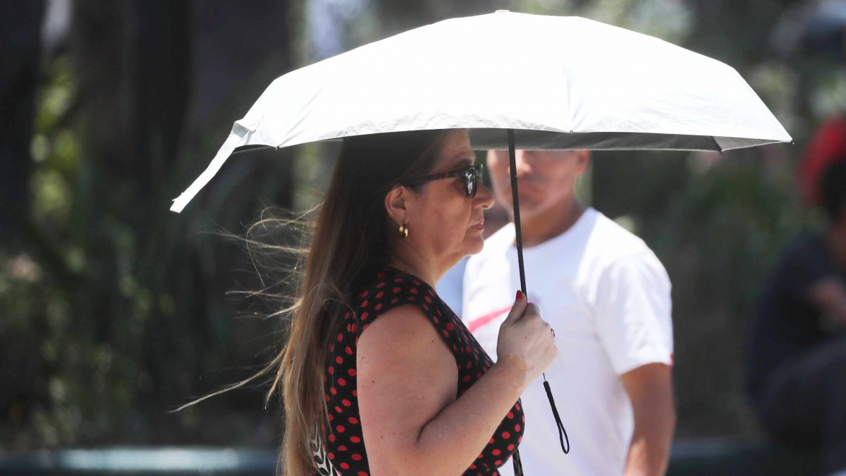 De la lluvia a los 34°C en Santiago: Emiten aviso de altas temperaturas para 4 regiones de la zona central