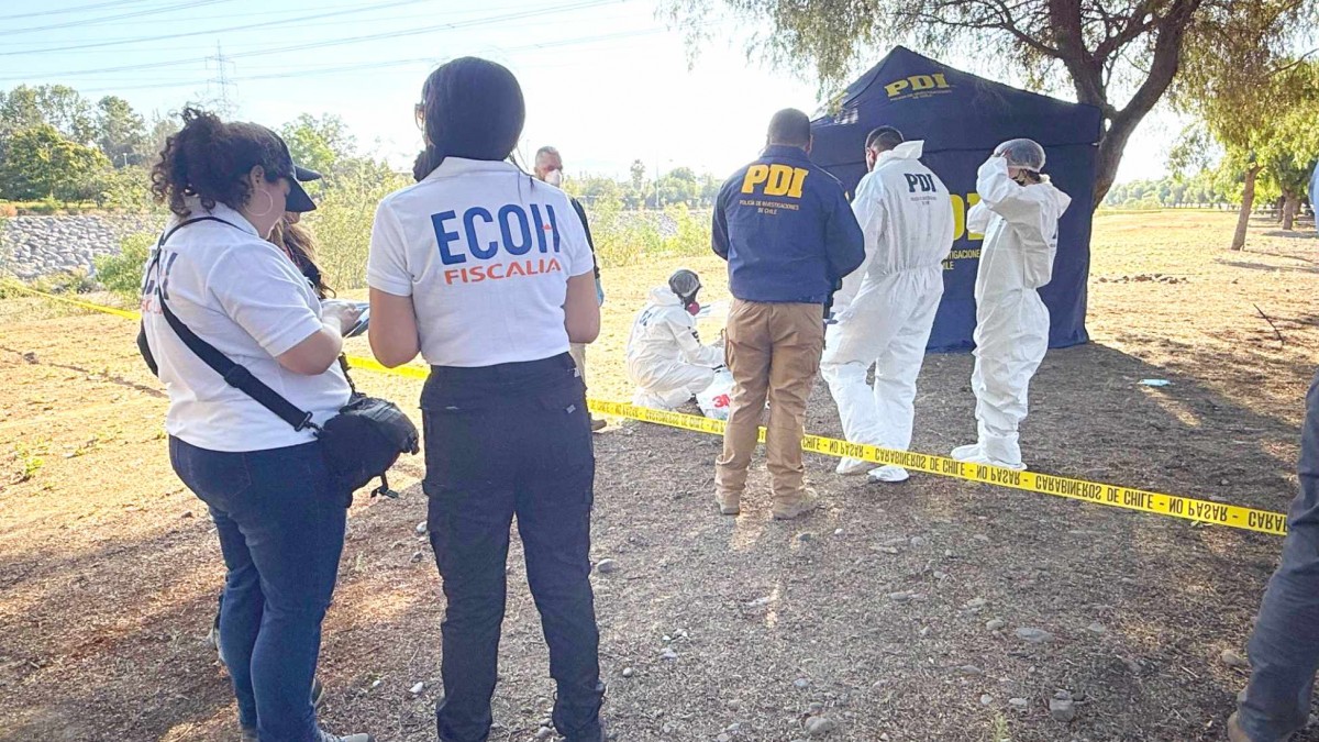 Encuentran cuerpo en la ribera del Río Mapocho en Renca: Investigan posible intervención de terceros