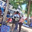 Vecinos del Barrio Meiggs denuncian que se ha instalado un terminal de buses ilegal con turistas argentinos que aprovechan para realizar compras, pero que también dejan basura y generan molestias en el lugar.