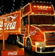 La Caravana Navideña de Coca Cola llega este lunes 15 de diciembre a Peñalolén, donde seis camiones alegóricos contagiarán la alegría navideña a las familias desde las 20.00 horas en el Centro Cultural Chimkowe