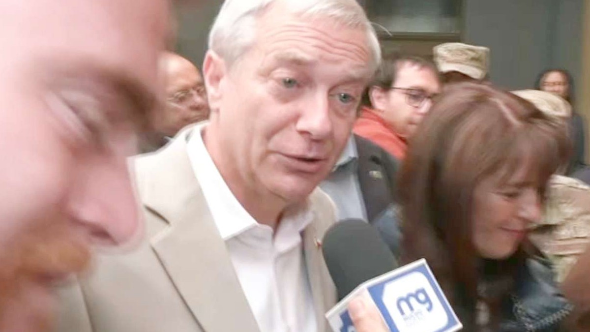 José Antonio Kast protagoniza caótica llegada a su local de votación en Paine: 'Hoy es el día de los chilenos'
