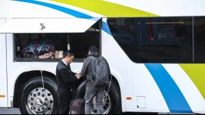 Joven denuncia nuevo método de robo en terminal de buses de Santiago: 'Nada me pareció extraño'