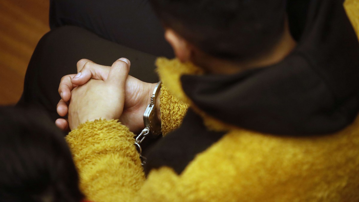 Hombre es condenado por femicidio frustrado en Iquique: Golpeó a víctima y la empujó a roqueríos