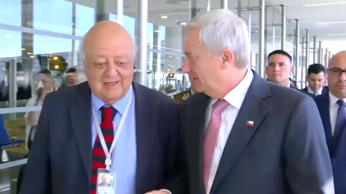 Kast ya está en Argentina para reunirse con Milei: Fue recibido en el aeropuerto por el embajador Viera-Gallo