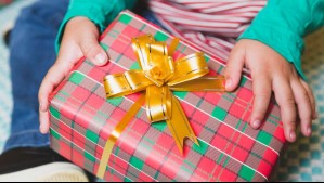 Mujer le envió a su suegra una lista de regalos para su hijo en Navidad y lo que ella le compró la dejó descolocada