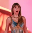 Conoce los detalles del solidario gesto de Taylor Swift con los trabajadores que hicieron posible The Eras Tour, la gira que se transformó en la más taquillera de la historia.