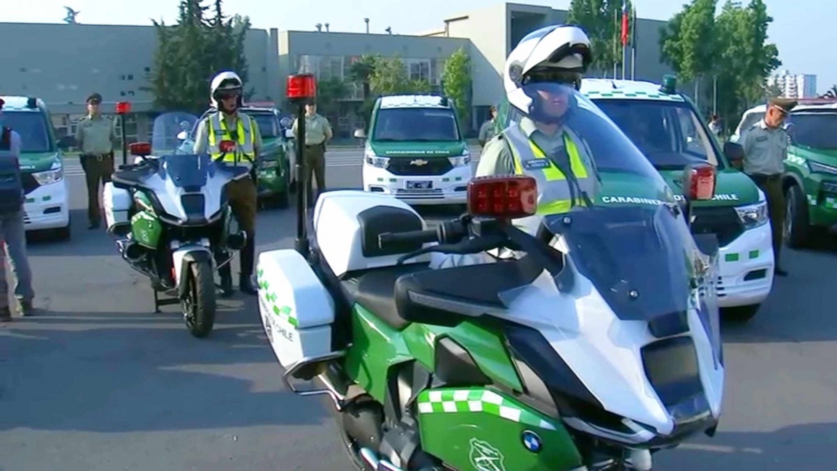SUV, motocicletas y furgones: Gobierno entrega 127 nuevos vehículos para Carabineros a nivel nacional