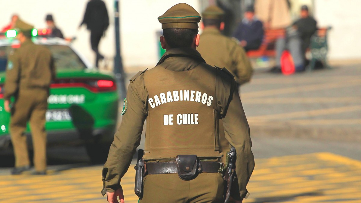 Carabinero de civil dispara a delincuente que lo intentó asaltar cuando salió de su casa a comprar