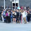 Luego que Metro de Santiago informara la mañana de este jueves el cierre de 12 estaciones de Línea 2, las personas se vieron en la obligación de ir hacia los paraderos para abordar los buses del sistema RED.