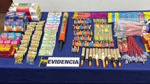 Se decomisaron más de 300 fuegos artificiales: Hombre fue detenido por venta ilegal de artefactos pirotécnicos en Quinta Normal