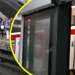 Metro instaló su primera puerta en los andenes de estación San Pablo, en Línea 1. La medida busca replicar a las Líneas 3 y 6 que ya cuentan con este sistema de seguridad. Revisa cómo son las nuevas puertas de la estación.