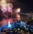 Santiago, Valparaíso, Viña del Mar, Iquique y Los Vilos confirmaron espectáculos de drones y fuegos artificiales para recibir el Año Nuevo 2026. Conoce detalles, horarios y puntos de lanzamiento.