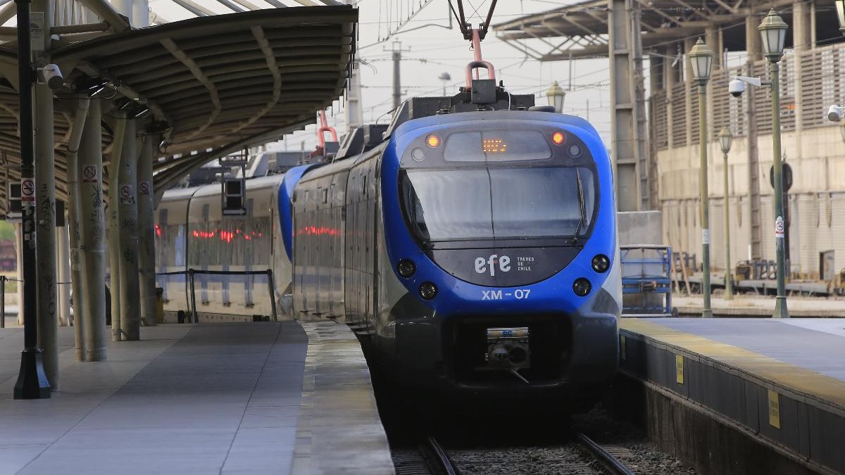EFE informa que Tren Nos-Estación Central presenta 'detenciones y retrasos en sus intervalos habituales'