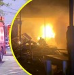 Un incendio afectó este miércoles a tres inmuebles en la comuna de La Granja, en la Región Metropolitana. El siniestro se propagó por dos casas y una bodega de colchones.