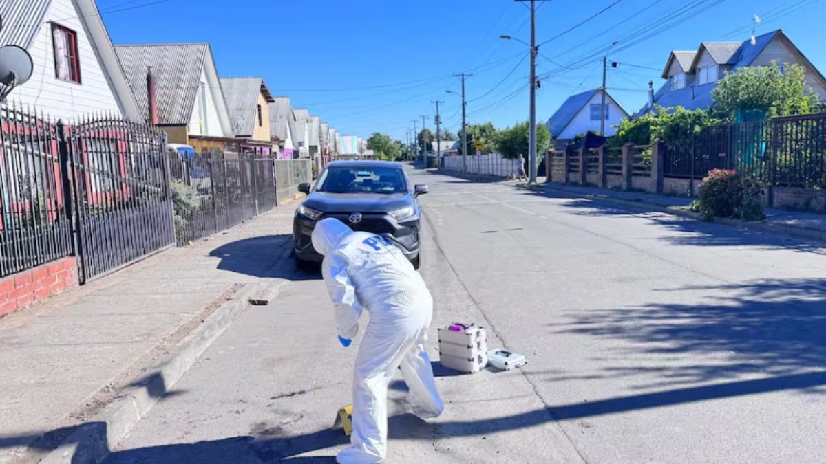 Fue atacado con un arma cortante en el cuello: Investigan muerte de un joven la noche de Navidad en San Javier